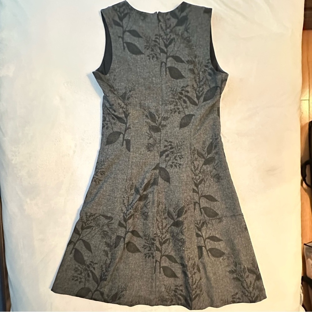 Banana Republic Italian Wool Fit Flare Printed Leaves Dress 6 NWT Vneck Gray Blk - Picture 2 of 9